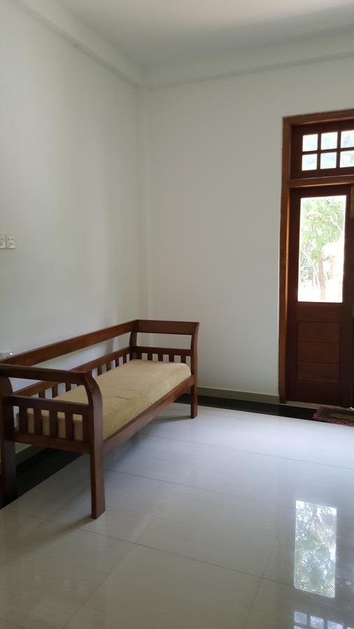 Lokuge Grand Resort กตรคาม ภายนอก รูปภาพ
